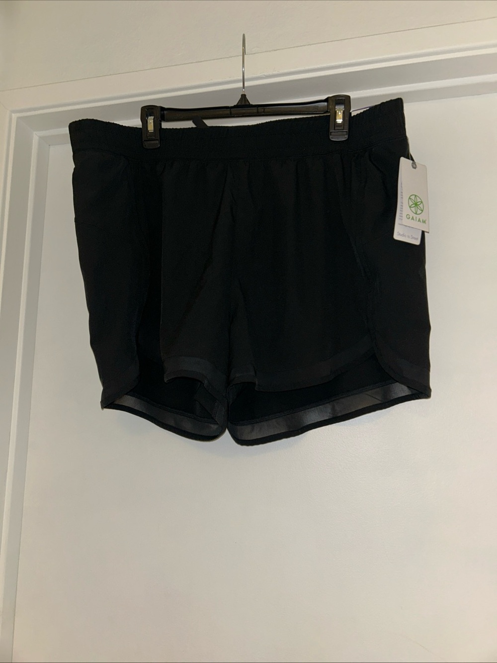 GAIAM WOVEN SHORT WITH MESH SIZE XXL NWT